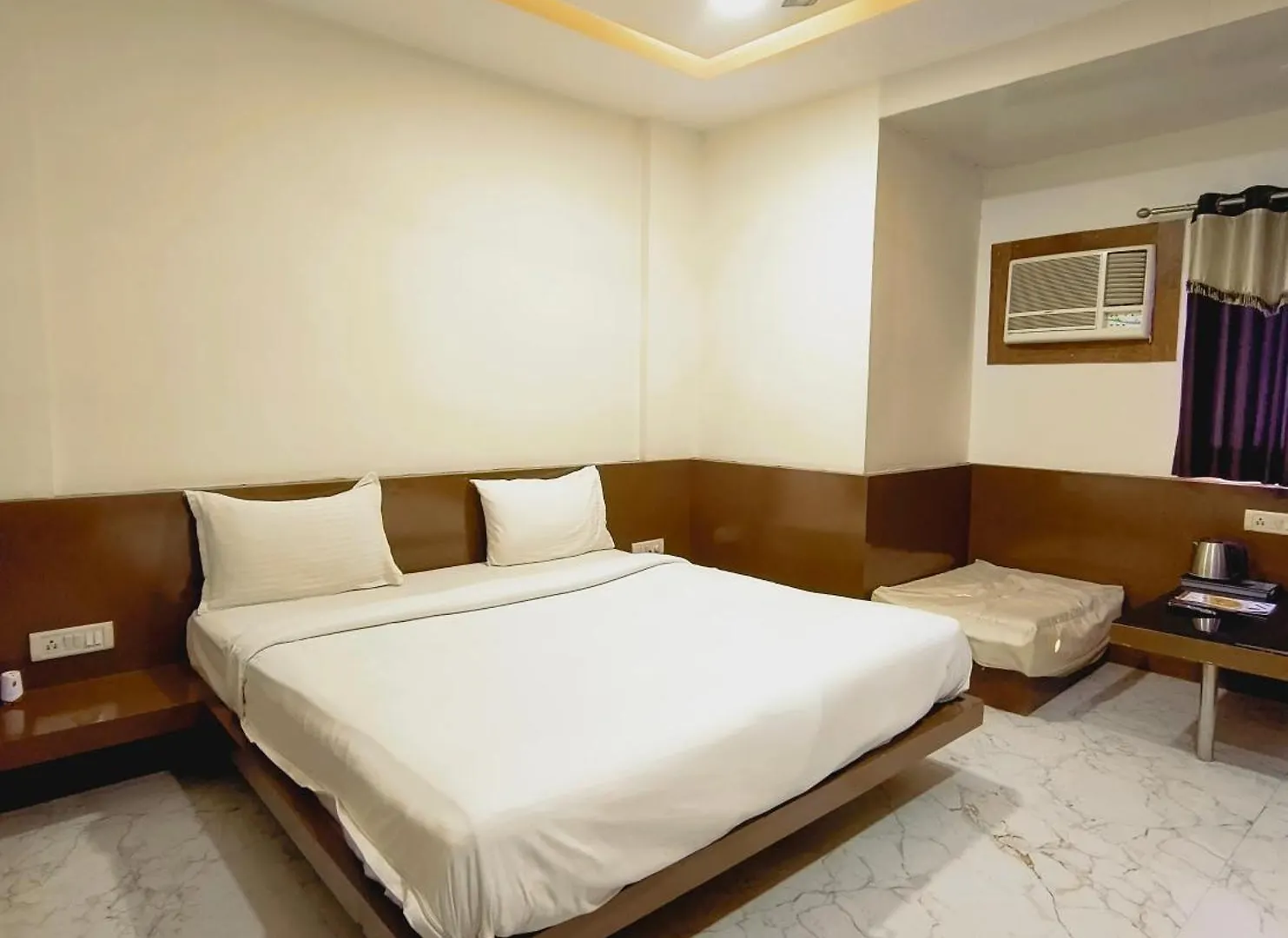 Varanasi Palace - Near Kashi Vishwanath Temple With Parking Hotel